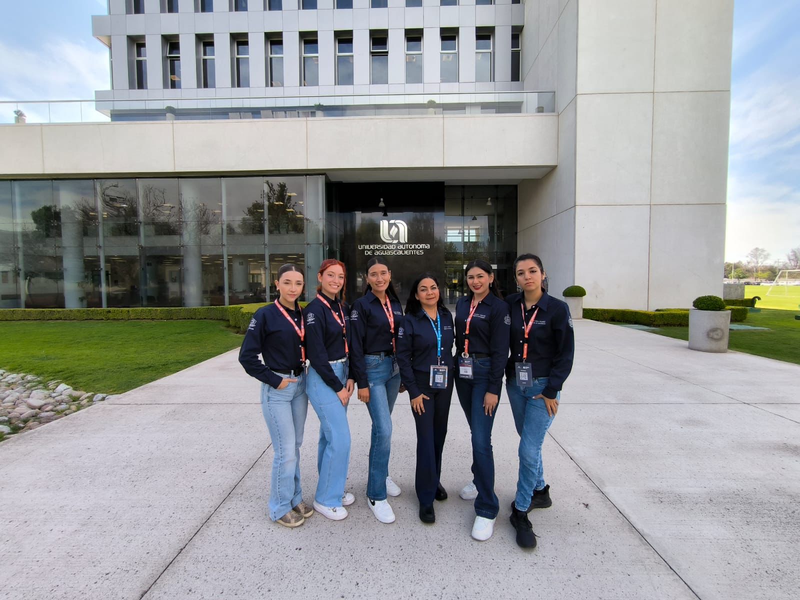 ¡ALUMNAS DE ODONTOLOGÍA UAN GANAN 2DO LUGAR NACIONAL EN CONOCIMIENTO!