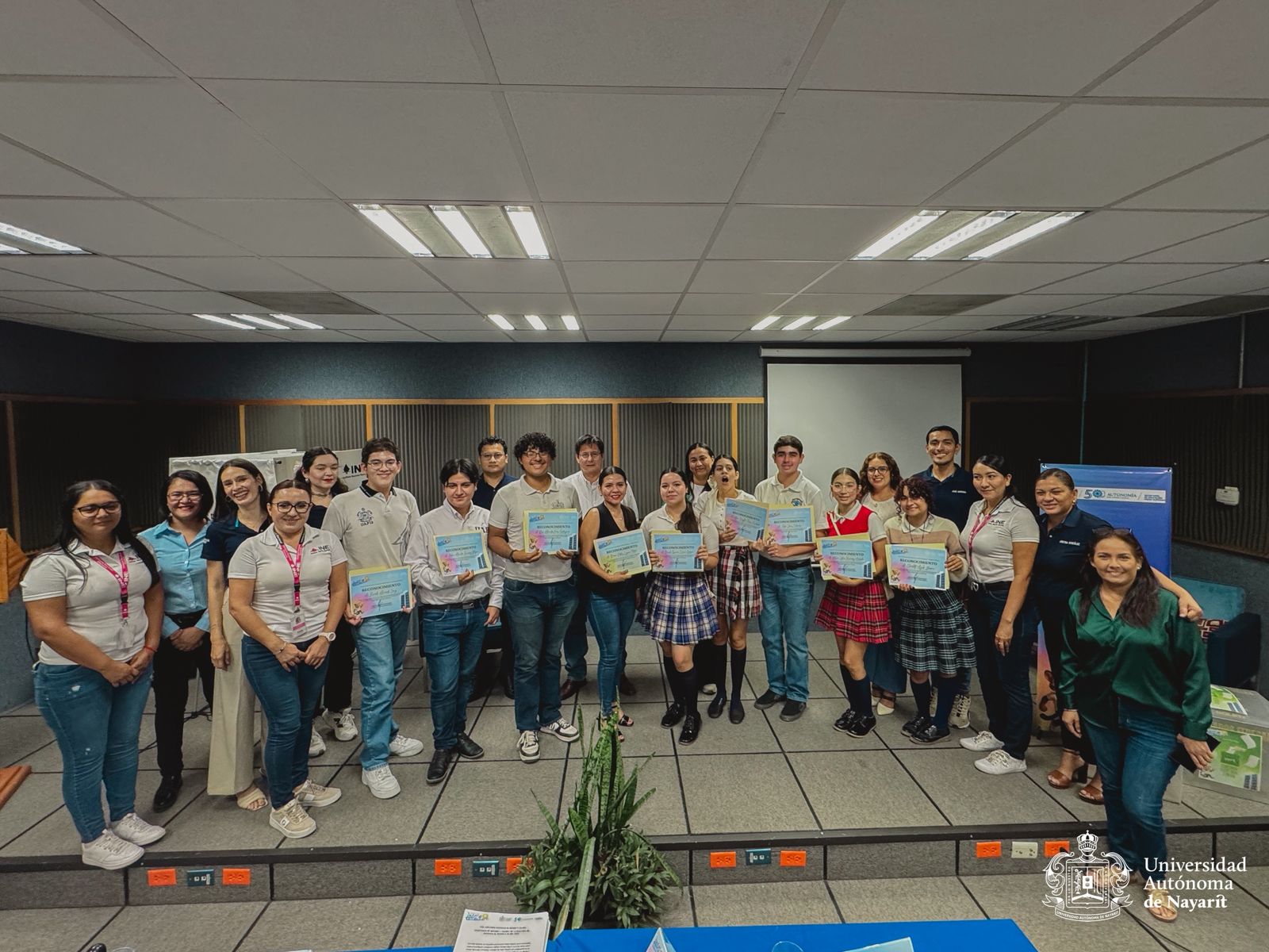 Estudiantes de prepas UAN brillan en concurso ‘Juventud al Mando por un Día’