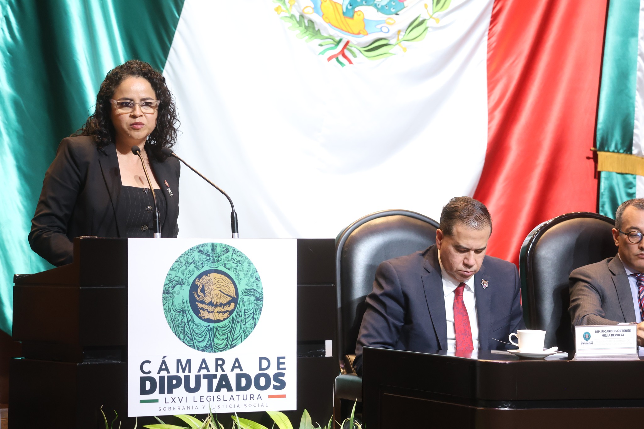 Norma Galván, rectora de la UAN, rinde cuentas claras en el Congreso de la Unión