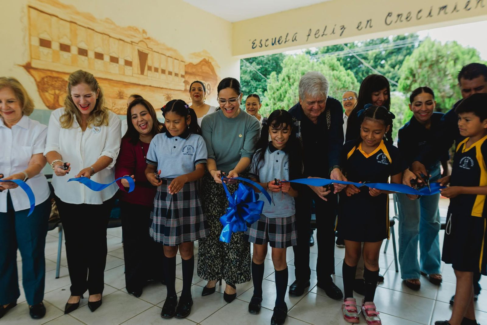 UAN y Club Rotario Transforman Escuelas con Murales que Narran la Historia Nayarita