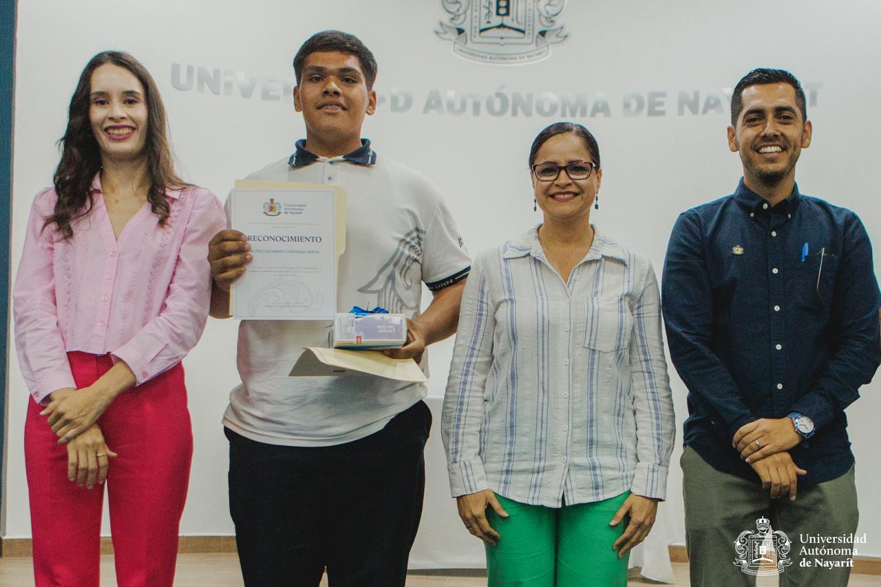 Estudiantes de preparatorias UAN ganan concurso Juventud al Mando por un Día